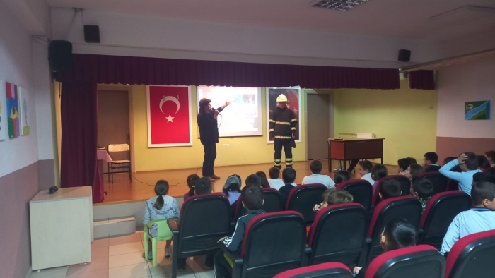 Öğrenciler itfaiyecilik mesleğini öğrendi